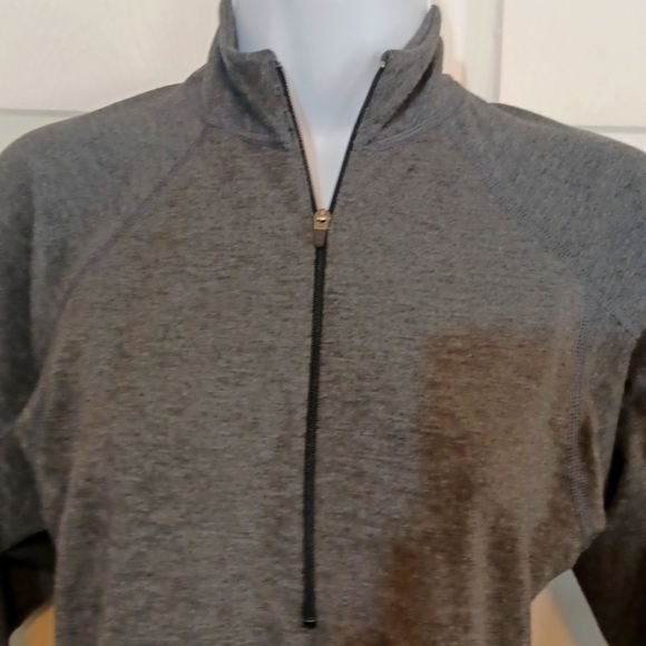 Patagonia thumb hole top - Picture 2 of 16